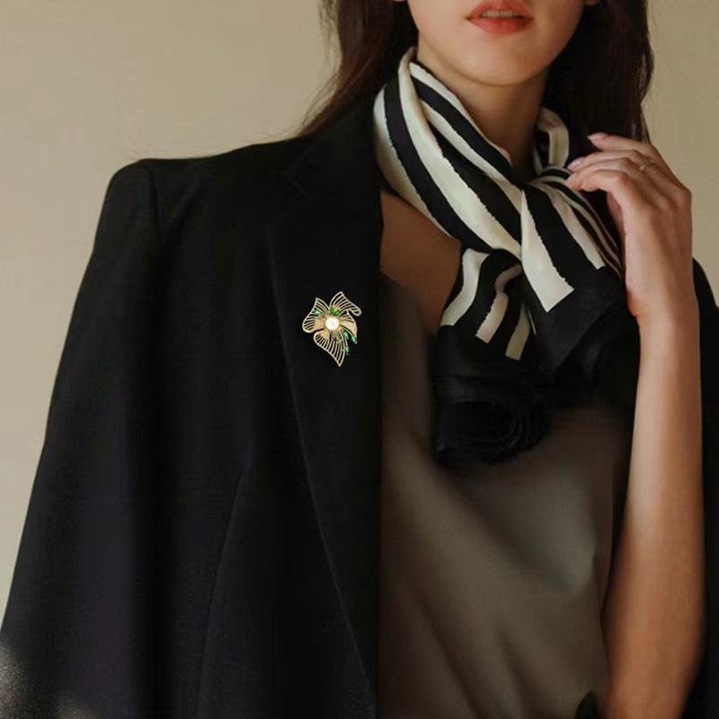 Pearl Flower Brooch, High-End Female Exquisite Luxury Temperament, Corsage Suit, High-End Sense Of Suit