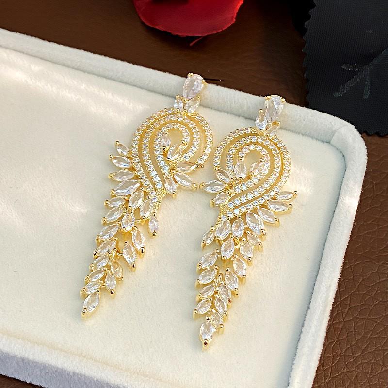 Элегантные треугольные серьги-кисточки с цирконами и пайетками — роскошные ювелирные украшения для женщин