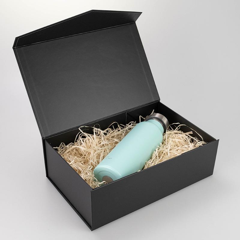 White Magnetic Clamshell Gift Box For Wedding Birthday Christmas Party Business Product Packaging