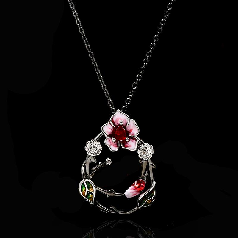 Frosty Oriental Rose Short Necklace Enamel Glaze White Jade Flower Ladybug Clavicle Chain Womens Trendy