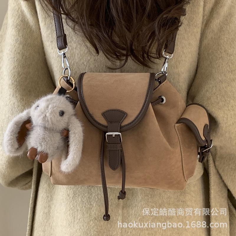 Осенне-зимний ретро замшевый женский рюкзак 2025 новый большой вместимости для поездок на работу студенческий школьный рюкзак для занятий