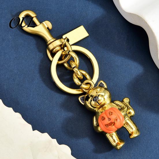 Handbag Decorative Accessory Halloween Cat Holding Pumpkin Keychain, Metal Car Key Party Favor Ring Holder, Backpack Hanging Keychain