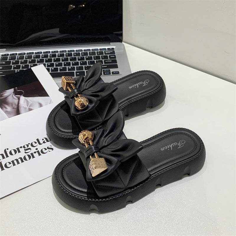 Summer Casual Fashion Round Toe Flat Solid Color Comfortable Open Toe Metal Decorated Non Slip Women's Slippers