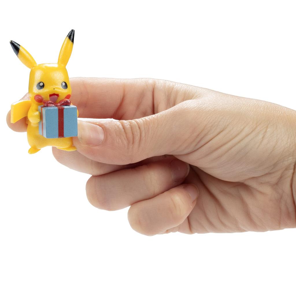 POKEMON Праздничный адвент-календарь 2024 года для детей с 24 подарочными элементами, в том числе 16 фигурок персонажей и 8 рождественских аксессуаров. Для детей от 4 лет и старше.