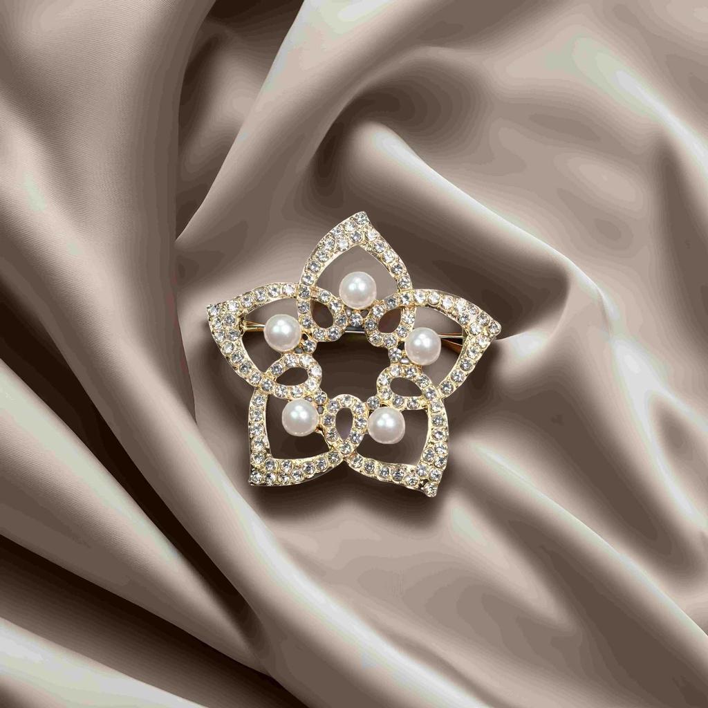 Корейская брошь-камелия со стразами – Роскошная булавка от exposure