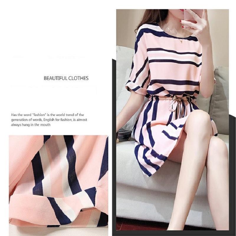 Элегантное и неподвластное времени женское платье с коротким рукавом в классическую полоску