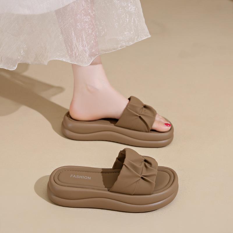 Korean Version of Soft Bottom Comfortable Cool Slippers Outer Wear Women's 2025 Summer New with Skirt Versatile One-word Beach Slippers