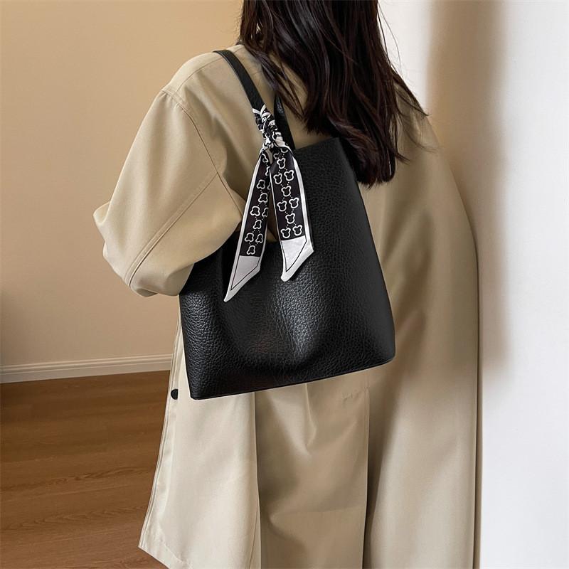 2023 New Arrival Vintage Style Minimalist Shoulder Bag With Large Capacity For Daily Use