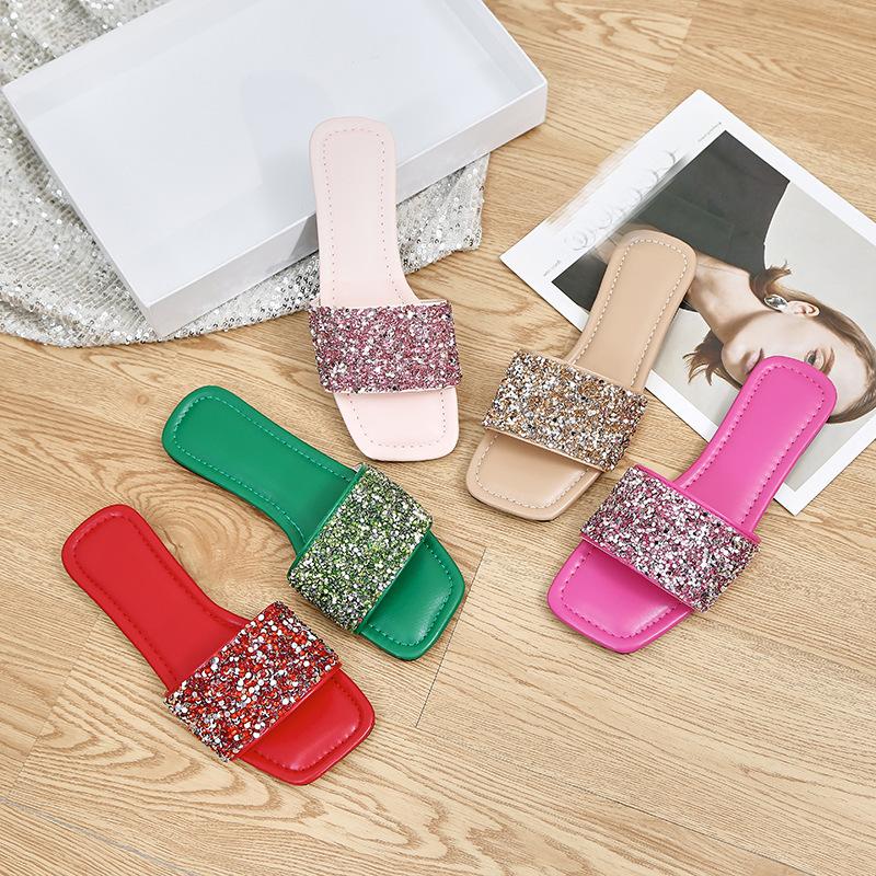 Модные женские сандалии 2024 года, лето, новый стиль, темперамент, блестки, одна линия, плоская подошва, пляжные универсальные тапочки, большой размер
