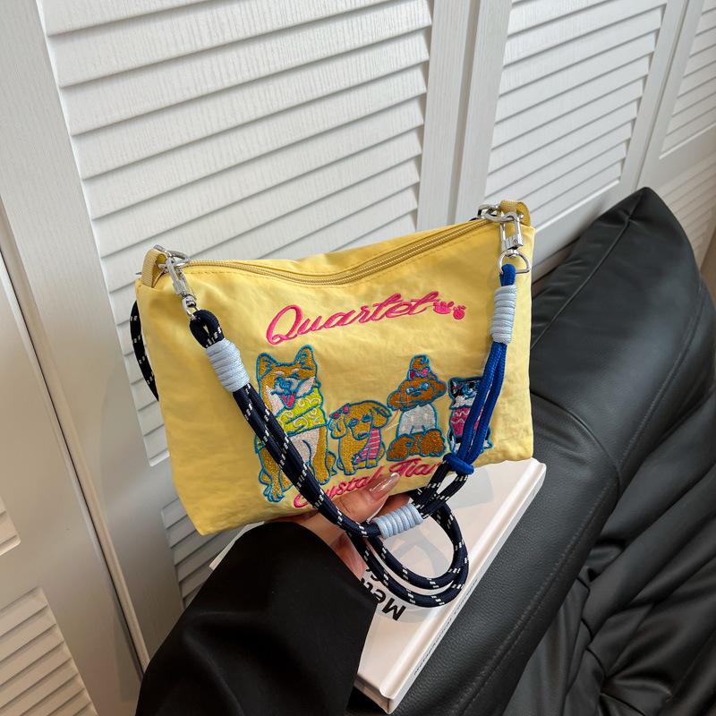 Повседневная простая текстура трендовая мода маленькая квадратная сумка 2025 лето новая в иностранном стиле женская персонализированная на плечо сумка-мессенджер