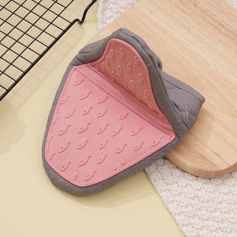 Silicone Oven Mitts Fish Shaped Heat Resistant Gloves Anti Scald Kitchen Pot Holder for Baking Cooking