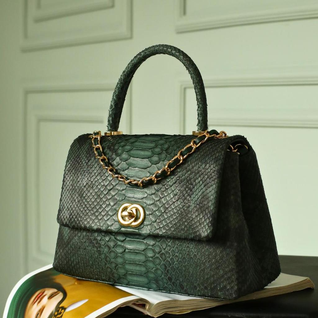 Модель женской сумки из натуральной кожи ограниченного выпуска