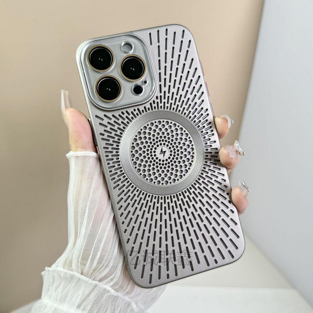 Магнитный чехол для Apple iPhone 15/16 Pro Max с теплоотводом и защитной пленкой для камеры, 17 сквозных вентиляционных отверстий