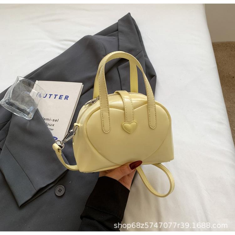 Niche design love shell bag women's 2025 spring and summer new soft leather fashion handbag messenger small bag