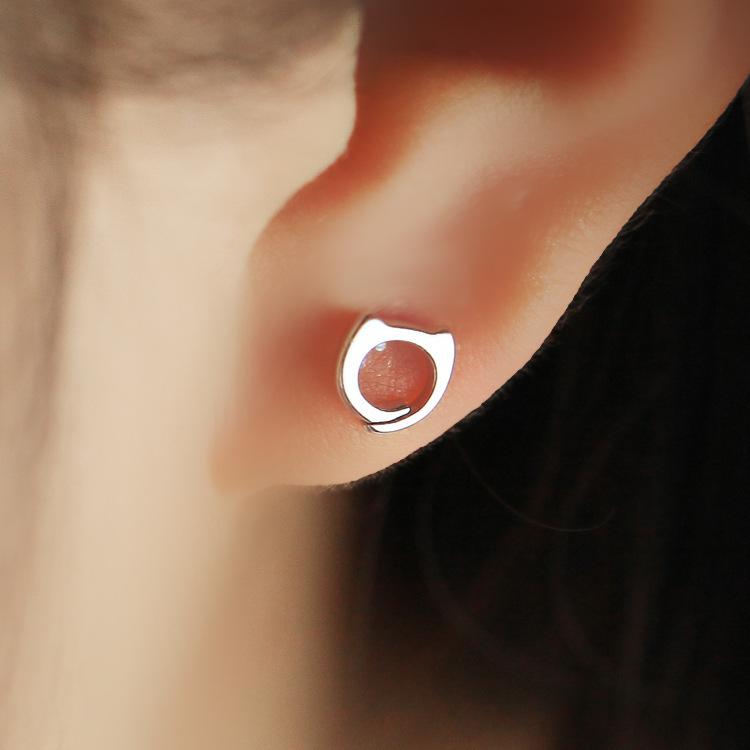 Серьги-гвоздики в виде кошки, женские милые полые украшения для ушей, аксессуары для нишевого дизайна