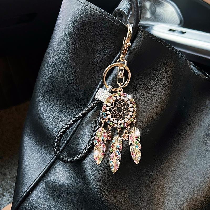 Новый автомобильный брелок-ловец снов с полыми элементами и стразами, креативный подвеска на сумку из плетеной веревки с перьями, маленький подарок
