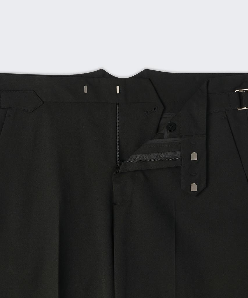 MUSINSA STANDARD Classic Adjust Half Slacks [Black]