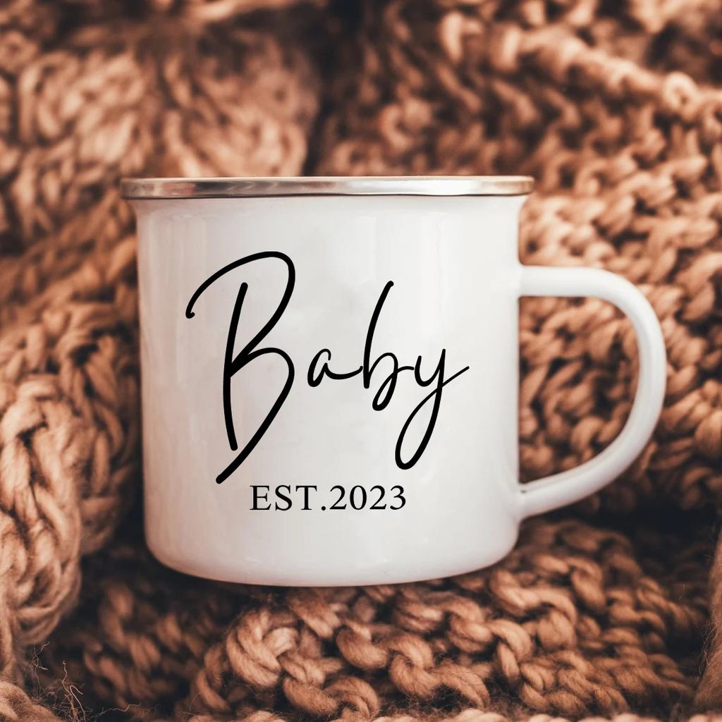 Mom Dad Est 2024 Enamel Mugs Family Matching Party Beer Drink Juice Coffee Cups Personalized Parents Mug Baby Announcement Gifts