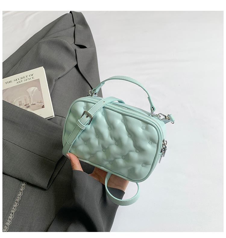 Летняя сумка высокого класса, легкая роскошь, нишевая, женская, 2025, новая мода, зарубежный стиль, маленькая квадратная сумка для ношения в руке, плечевая сумка-мессенджер