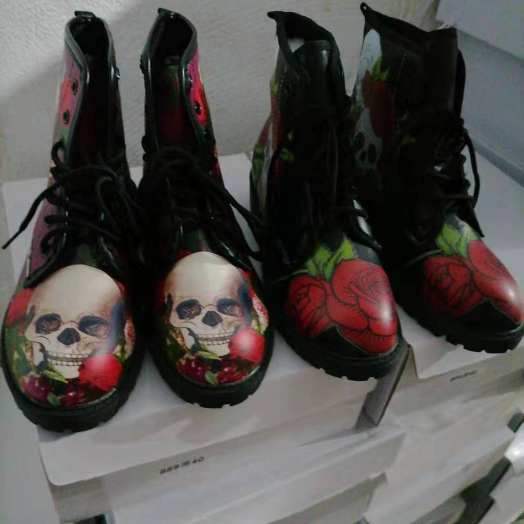 Импортные товары, большой размер 2025, круглая голова, средняя помощь, передний ремешок, череп, толстый каблук, модные европейские и американские ботинки Martin для женщин