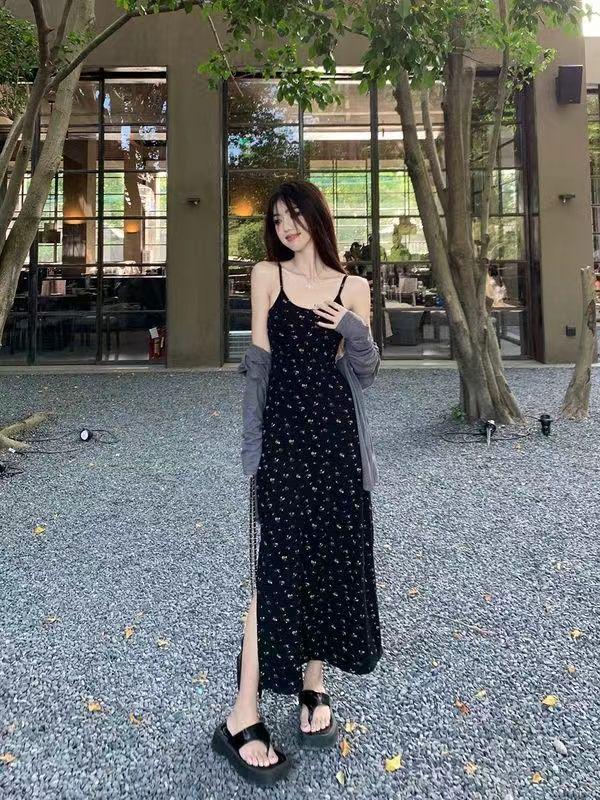 2025 Французский стиль Цветочный принт Приталенное Черное Летнее Платье с Регулируемыми Бретелями