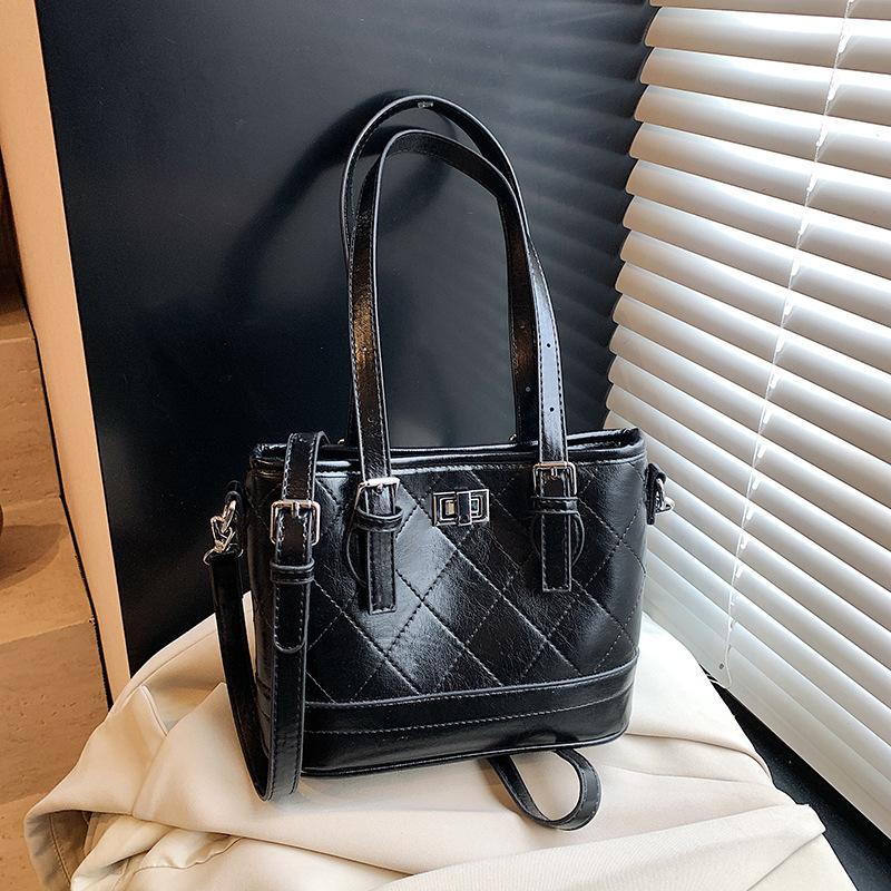 Популярная в этом году женская сумка большой вместимости 2025 новая весенне-летняя текстурная ромбовидная на плечо под мышку популярная сумка-ведро