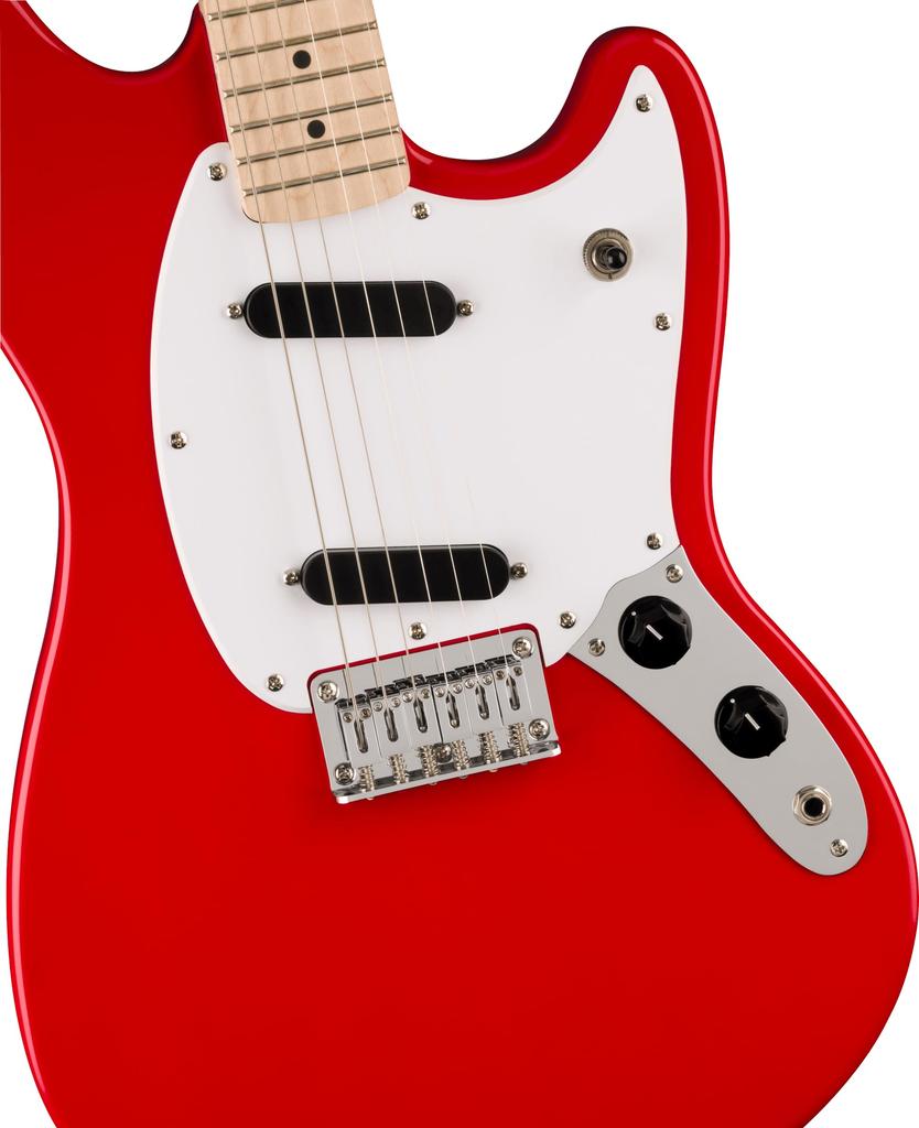 Squier by Fender Электрогитара Squier Squier Maple White Torino Red Мягкий чехол в комплекте Sonic™ Mustang®, накладка на гриф, пикгард,