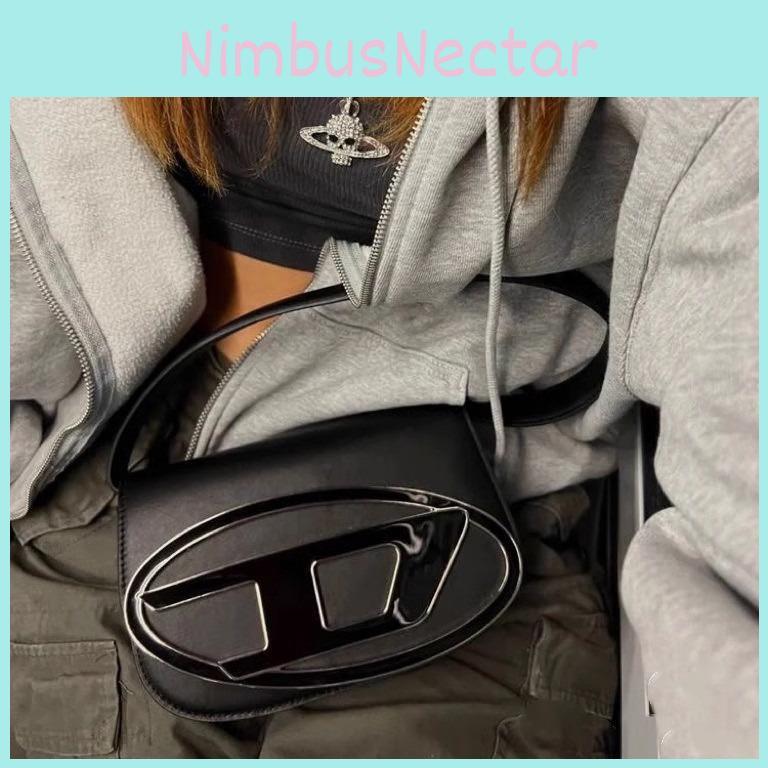 Стильная серебристая маленькая сумка через плечо для женщин с шикарным уникальным дизайном и универсальной привлекательностью