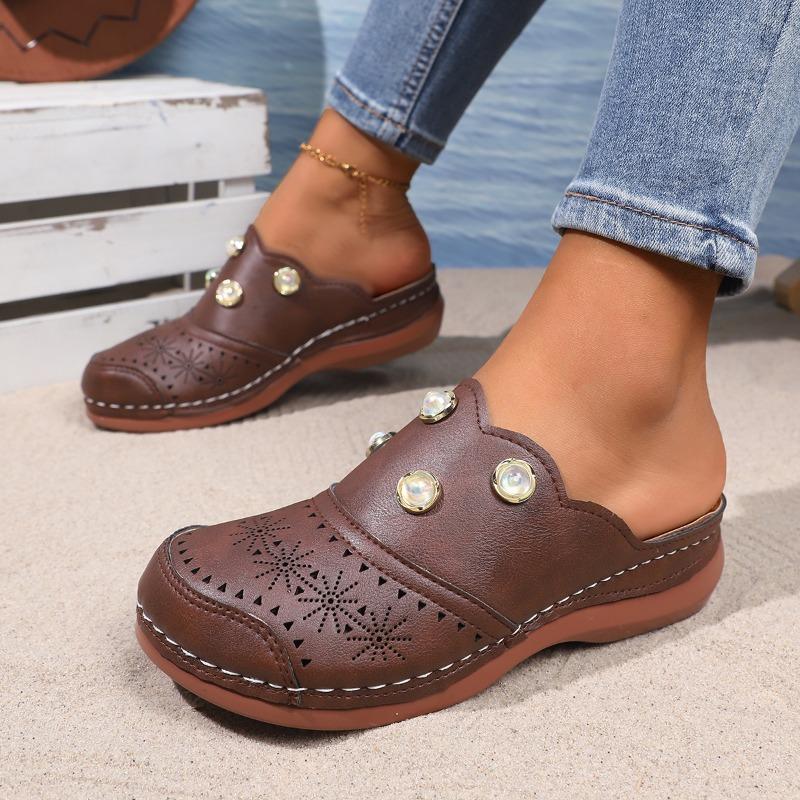 Женские удобные повседневные тапочки на толстой подошве, модные сандалии с закрытым носком и жемчужным декором, женские летние легкие полутапочки для отдыха на природе