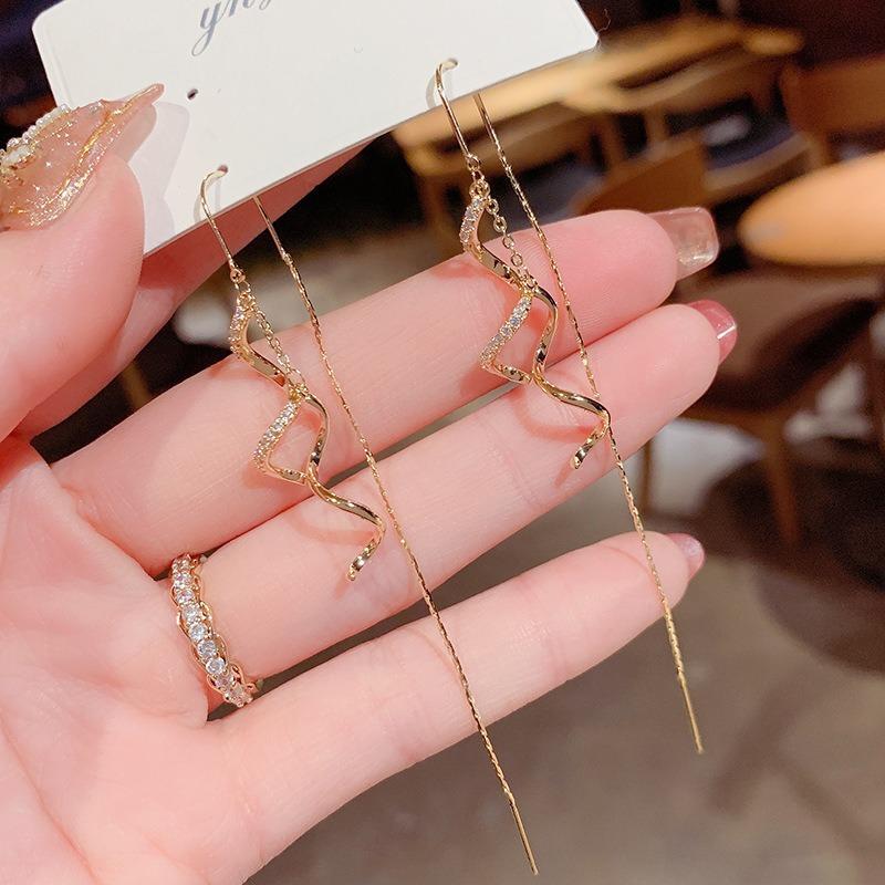 Длинные серьги с кисточками Женские Корейский Дизайн ДунДэмун Универсальные серьги