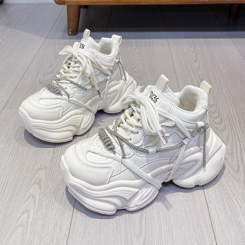 Модные туфли на платформе для папы, женская обувь 2025 осень и зима, новинка, увеличивающие рост, с цепочкой из стразов, универсальная повседневная спортивная обувь