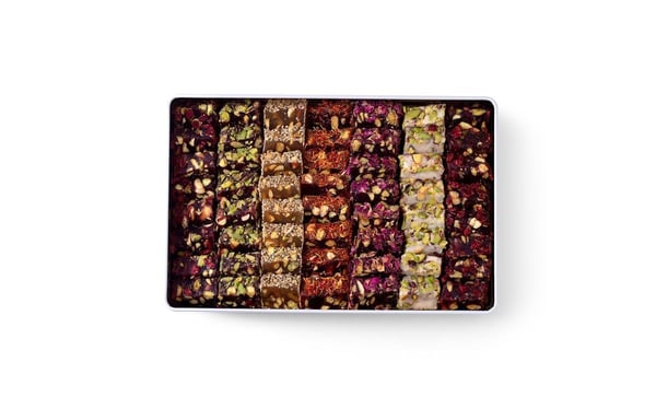 Традиционный рахат-лукум, смешанный рахат-лукум с фисташками, металлическая подарочная коробка – 1 кг