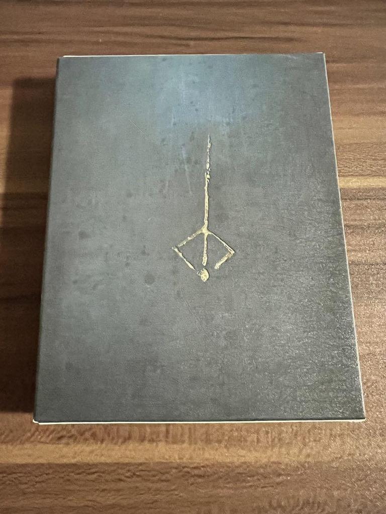 [Б/У] Игровое ПО Bloodborne для PS4 с артбуком