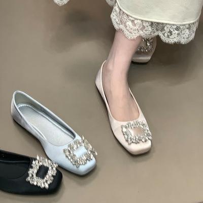 Атласные туфли-лодочки с квадратным носком, женские новые нежные балетки со стразами, туфли для通勤
