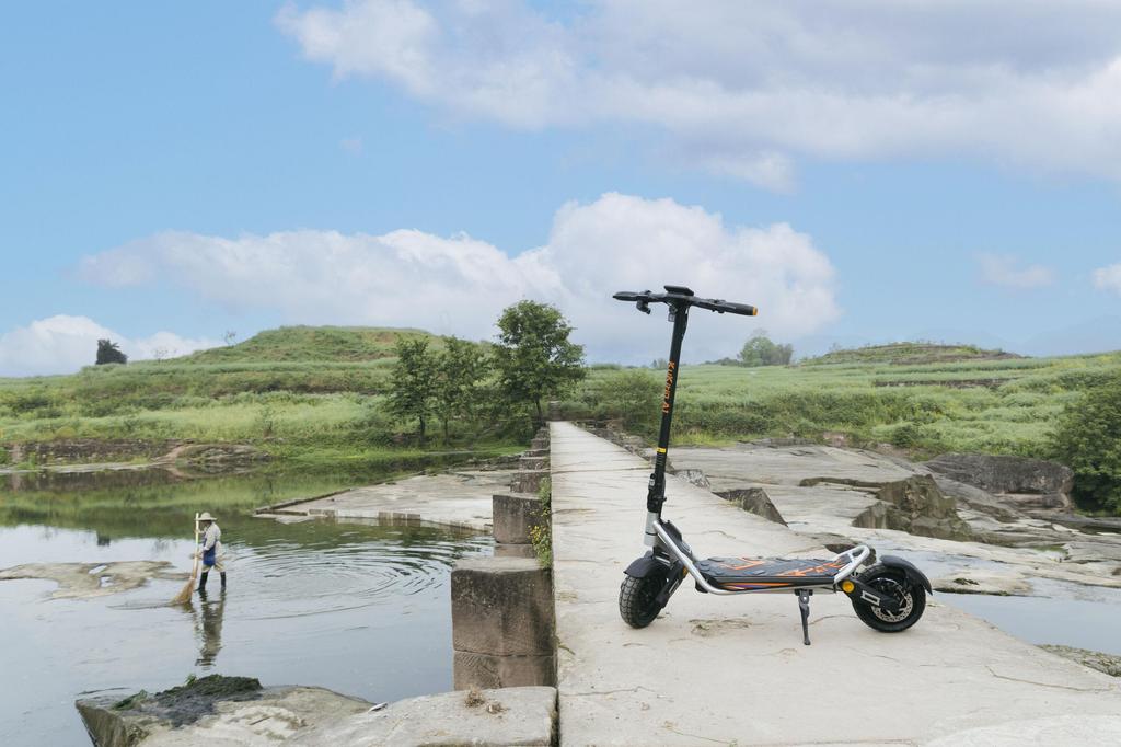 KuKirin A1 Electric Scooter, 10-inch Tubeless Tires, Dual Braking System, LED Headlight, Tail Light & Turn Signals, 48V Battery, Fast Charging