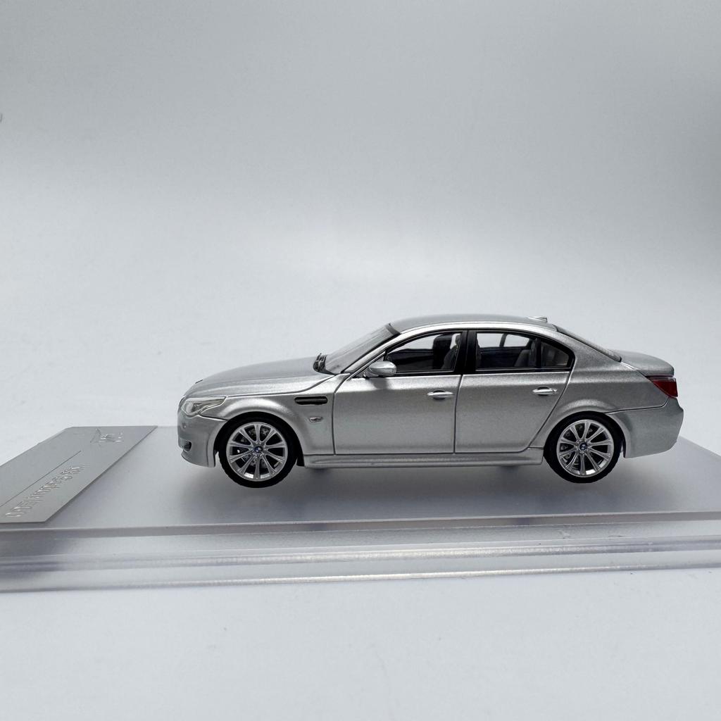 Королевская модель 1:64 M5 E60 E61 Седан Универсал Легкосплавный Модель Автомобиля