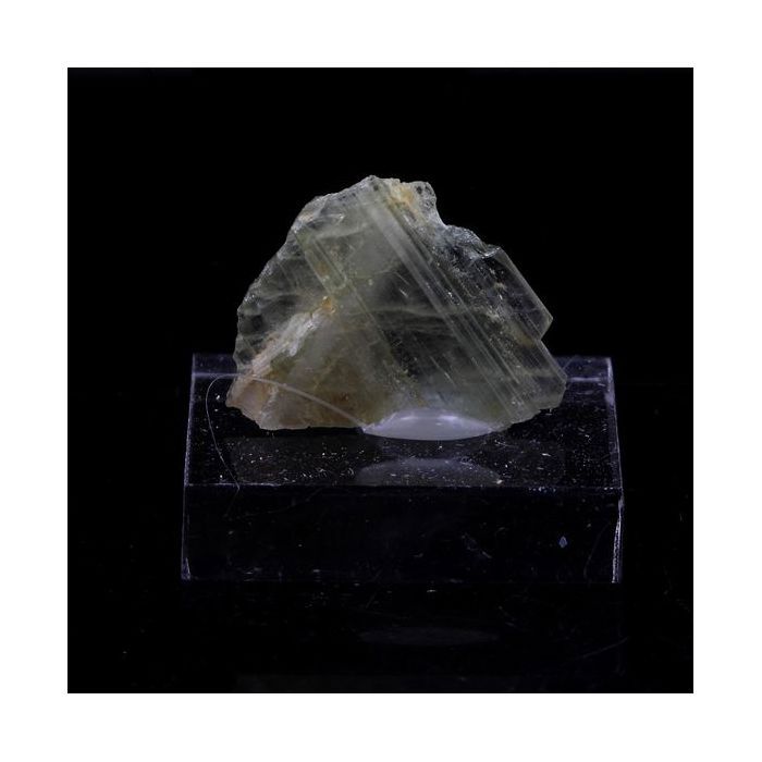Pierres et Minéraux. Clinozoisite. 14.78 ct. Marine de Scala, Canari, Haute-Corse, France.