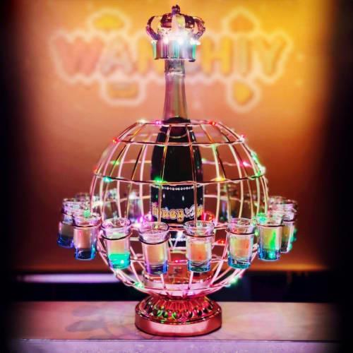 WANCHIY Globe-Shaped Glass Holder, 12-Hole, Rechargeable, Automatic Color-Changing, Perfect for Birthdays, Christmas, Nightclubs, Parties, Restaurants