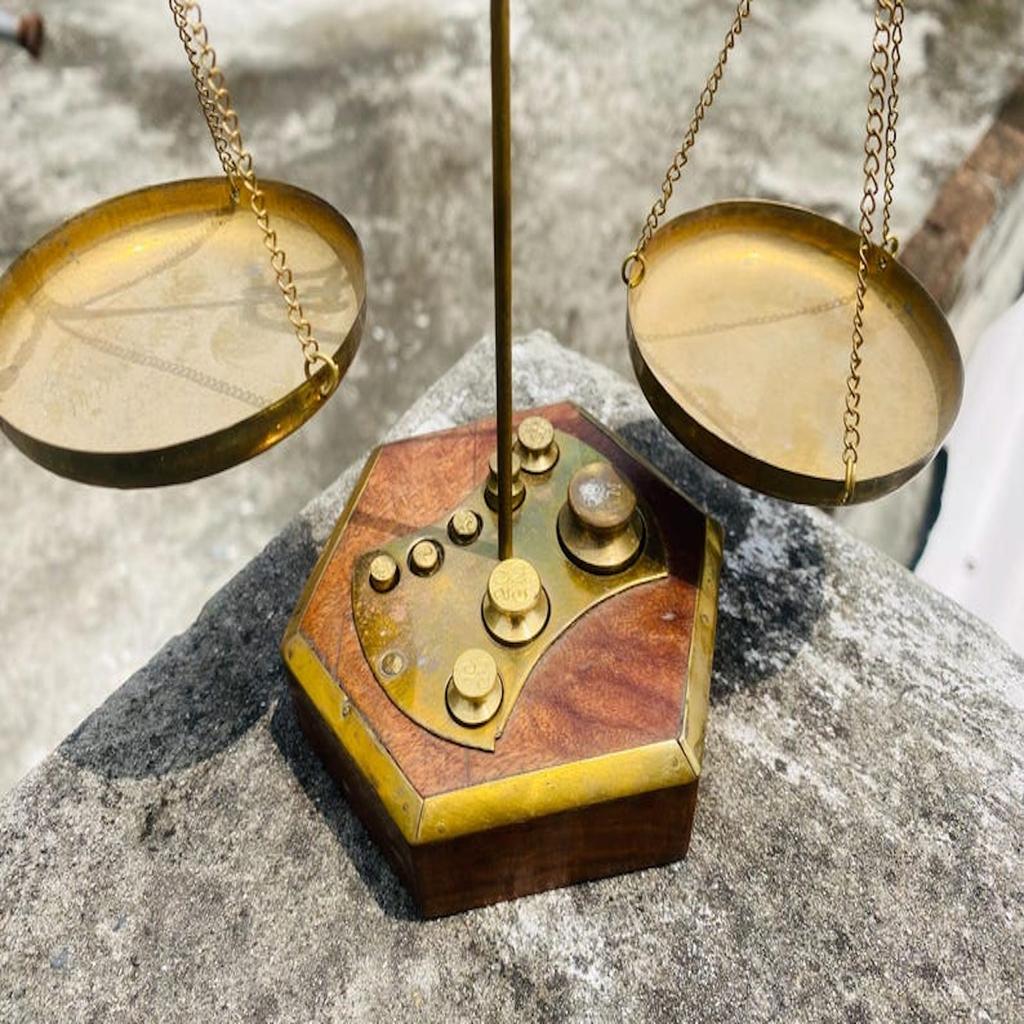 Brass Weighing Balance, Brass & Wood Scale, Diamond and Gold Weighing Scale Apothecary Scale, Home Decorative Small Brass Weight Scale
