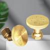 Регулируемый кран для садового разбрызгивателя с распылительной головкой золотистого цвета