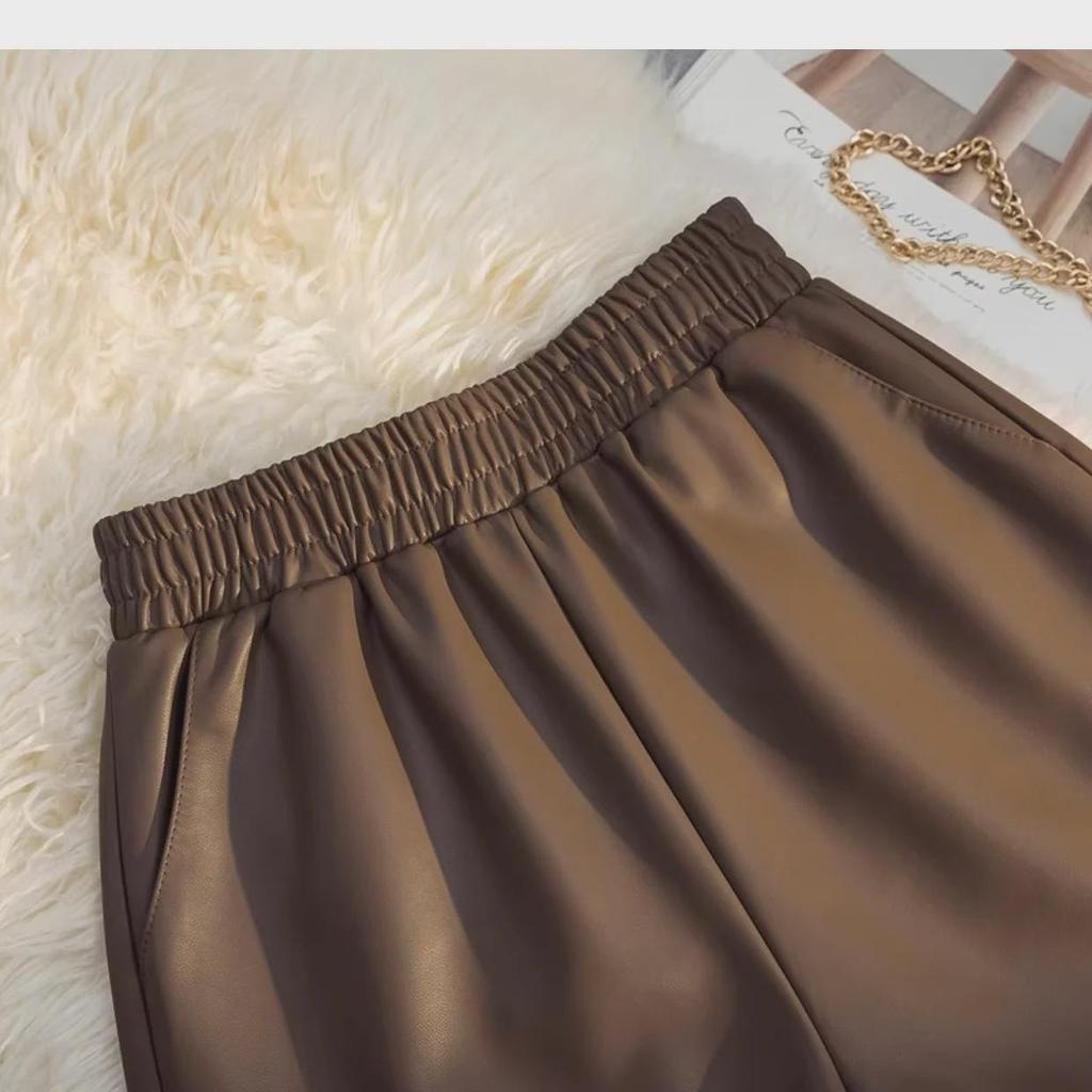 Женские шорты А-силуэта из искусственной кожи с высокой талией на осень/зиму 2023 года — облегающие, модные широкие брюки-ботфорты