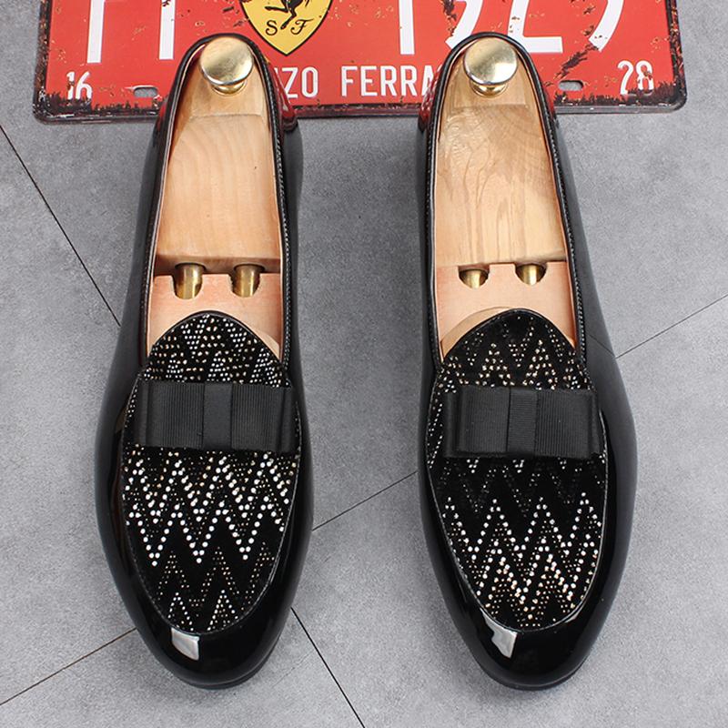 Fashion Designer Men Black Bowtie Patent Leather Slip On Casual Shoes Gentleman Formal Wedding Dress Homecoming Footwear Zapatos Hombre