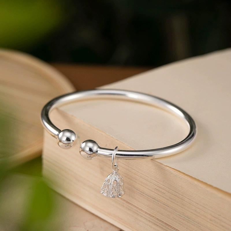White copper plated with silver, solid, smooth, simple, open-ended garlic-shaped bracelet with pendant, niche design
