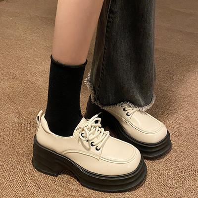 Весна новая платформа маффин ретро маленькие кожаные туфли женские лоферы в британском стиле увеличивающие рост лакированные туфли