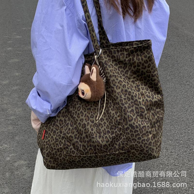 Сумка большой вместимости женская осень-зима 2025 новая универсальная простая на плечо большая сумка для отдыха для студентов на занятия тоут