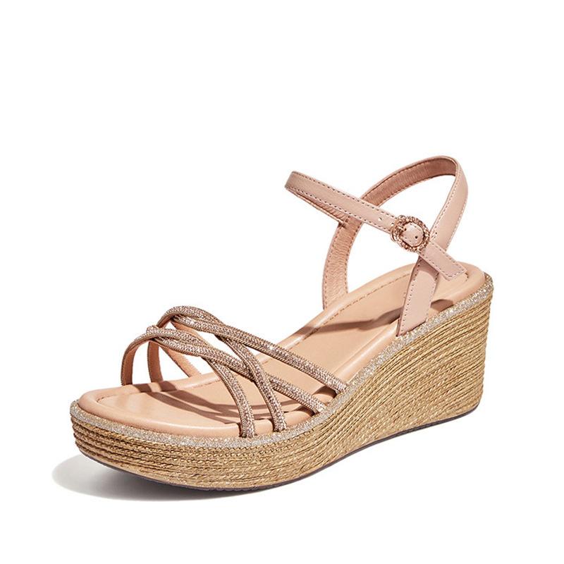 Модные босоножки на танкетке с ремешком на щиколотке для женщин 2024, со стразами, на толстой платформе, летняя мода, универсальные туфли-гладиаторы с пряжкой