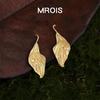 Серьги 'Один Лист' из 18-каратного золота с текстурой листа - Элегантный литературный дизайн в стиле легкой роскоши