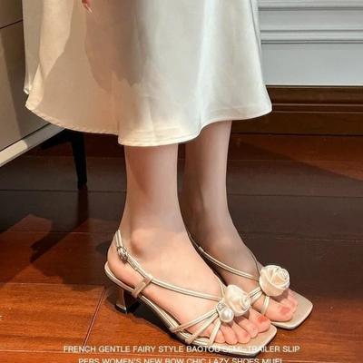 Мода 2024 Женская обувь Ремешок с пряжкой Женские сандалии Большой размер Вечерние сандалии Женские Жемчужные Цветочные Квадратный носок Туфли на высоком каблуке Женские