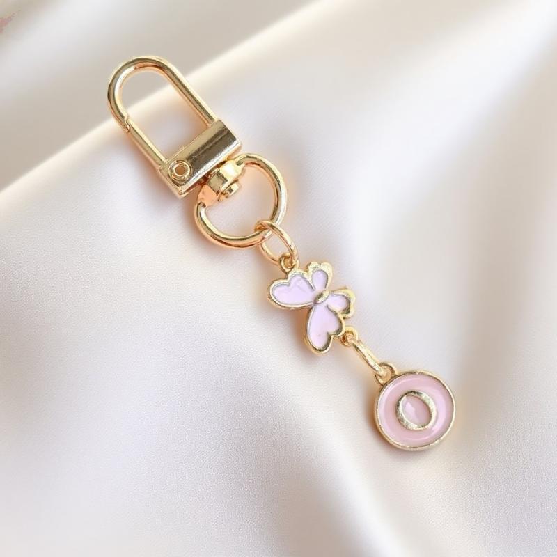 Металлический розовый брелок для ключей в виде бабочки, модный брелок с инициалами от A до Z, держатели для ключей от машины, подвеска для сумки, висячий декор, подарок для пары