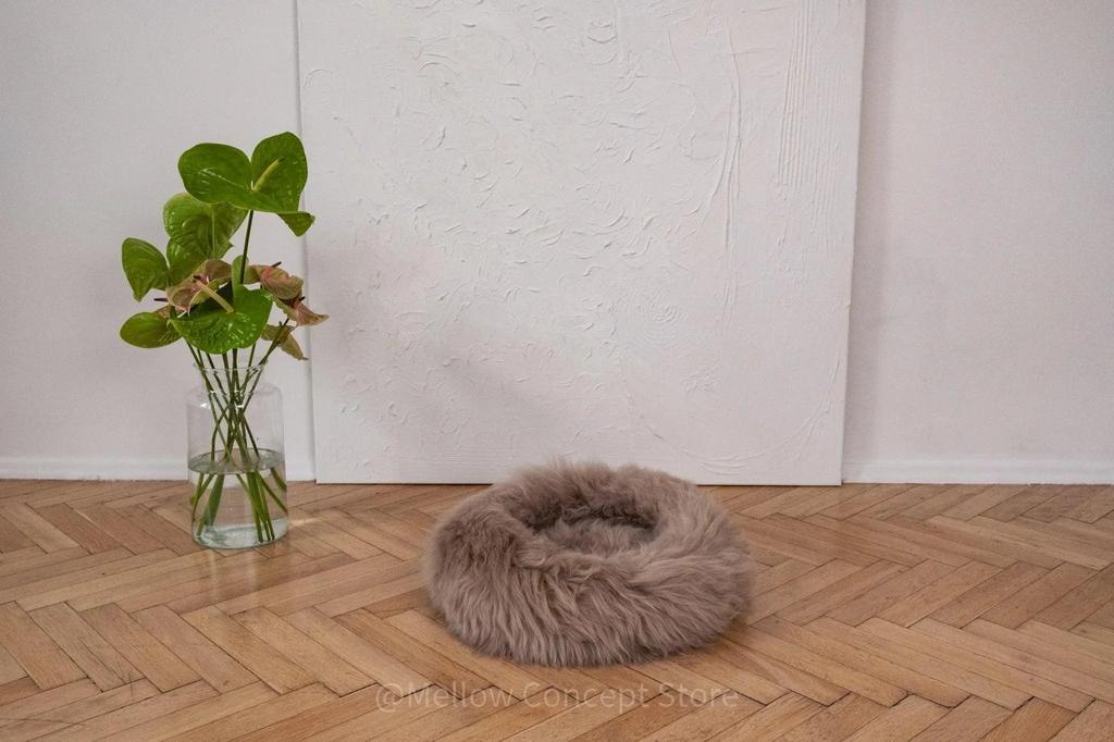 Round Natural Sheepskin Pet Bed - Greige 100 cm